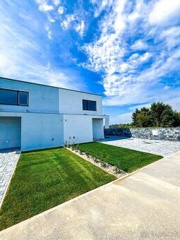 Hľadáme si suseda do dvojdomu v Báči