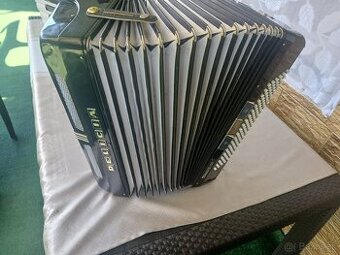 Predám krásny profi.akordeón DELÍCIA CHORAL IV