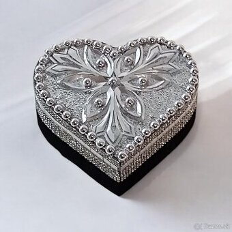 Zrkadlové šperkovnice.