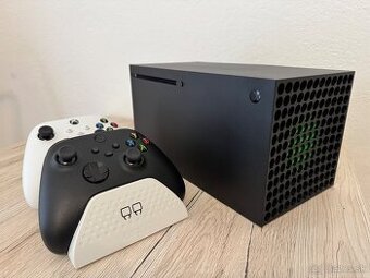 Xbox Series X 1TB + 2ovl. s nabíjačkou + 2hry