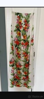 Letné maxišaty s tropickou potlačou