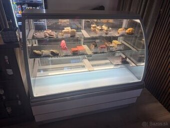 Chladiaca vitrina na Zakusky