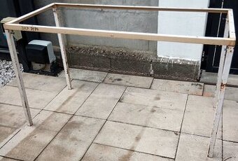 kovova konstrukcia na pracovny stol, tazka a pevna