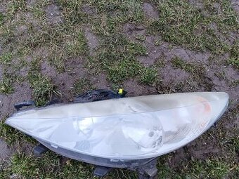 Lave predne  svetlo  na peugeot  207