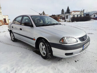 Predám TOYOTU AVENSIS 2.0 L, benzín, 110KW, 2002