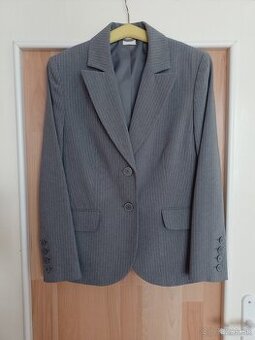 Dámsky luxusný kostým v.M