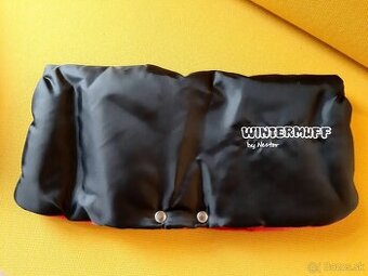 Čierny rukavnik s ružovým vnútrom