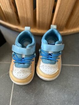 Sandalky, tenisky velkosti 20-21-22