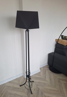 Stojaca lampa ADAMANT