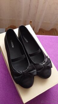 Nové nádherné kožené čierne balerínky. Veľkosť 31