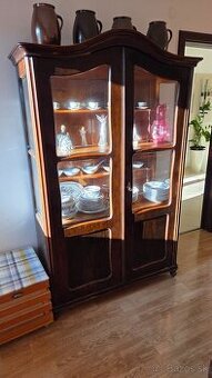 strožitná vitrína