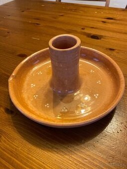 Keramicky stojan na pecenie kurciat