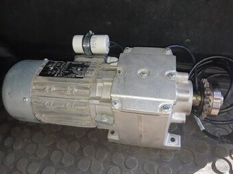 Predam motor s prevodovkou