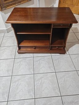 Stolík pod TV