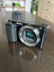 sony zv-e10 + sony E35mm 1.8 + 16-50 kit lens
