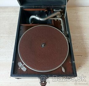 His Master’s Voice - starožitný gramofon na kliku ze 20. let