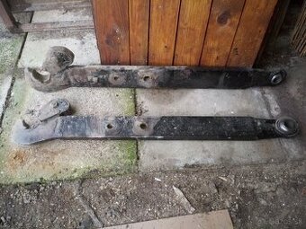 Predám zadne hakove ramena hydrauliky Zetor