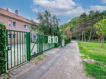 JEDINEČNÝ Mezonetový byt / parking, záhrada - pri PARKU, Nit