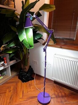 Nastaviteľná fialová lampa