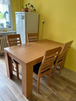 Predám drevený stôl aj so stoličkami