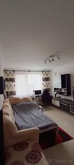 Izba na prenájom, cena 330.