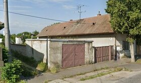 Predám starší RD v centre obce.