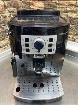 Automaticky kávovar DeLonghi Magnifica S ECAM22.110.B
