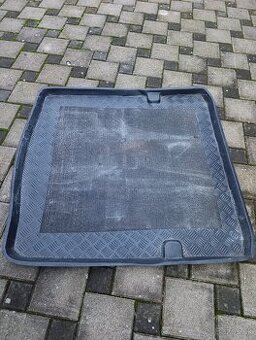 Podlozka do kufra, vaňa do kufra