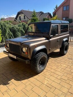 DEFENDER 90