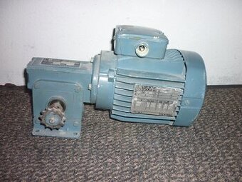 Elektromotor s prevodovkou