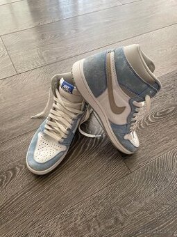 Air Jordan 1 Retro High OG "Hyper Royal"