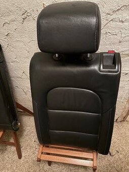 Zadné kožené sedačky s vyhrevom superb 2 - 1