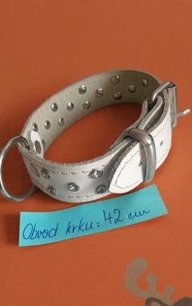 Štýlový biely obojok z pravej kože s kamienkami