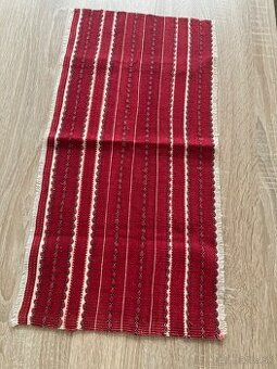Ľudová  látka 57 x 27 cm a šatky