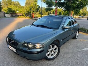 Predám nádherné auto Volvo S60, 2.4 turbodiesel, 2003.