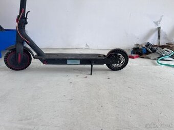 Predám XIAOMI MI ELECTRIC SCOOTER PRO BLACK