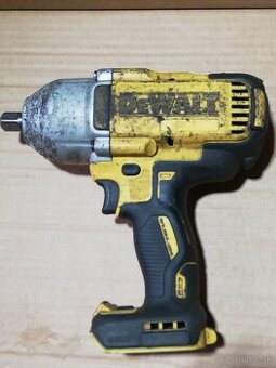Dewalt 18V razovy utahovak 950Nm