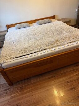 Manželská drevená posteľ 180x200