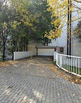 nadštandardne veľká garáž na ul. Medveďovej, Petržalka - 1