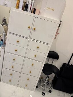 Kallax leskla biela - policovy diel 8x2 ikea komoda policka