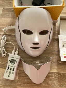 Ošetrujúca Led maska na tvár a krk/Nová