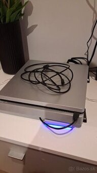 Predám PlayStation 4 Slim + príslušenstvo a hry