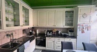 Venkovská vestavěná kuchyně se spotřebiči,5657