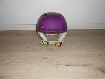 redam v peknom stave damsku lyziarku prilbu znacky SCOTT JAD