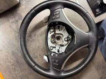 Bmw volant s pádlami