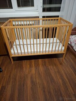 Detska drevená postielka