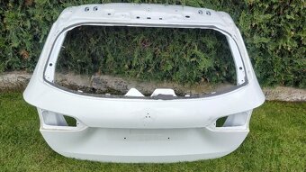 Mercedes B -class W247 2018 - zadna kapota kufor veko dvere