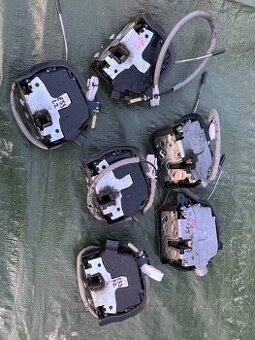 BMW X5 E53 - zámky dverí