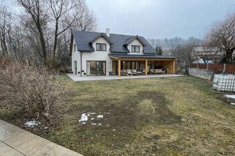 Na predaj stavebný pozemok 900 m² s chatou v Dolnom Kalníku