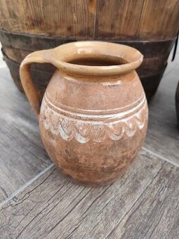 Krása hliny starý poctivý džbán